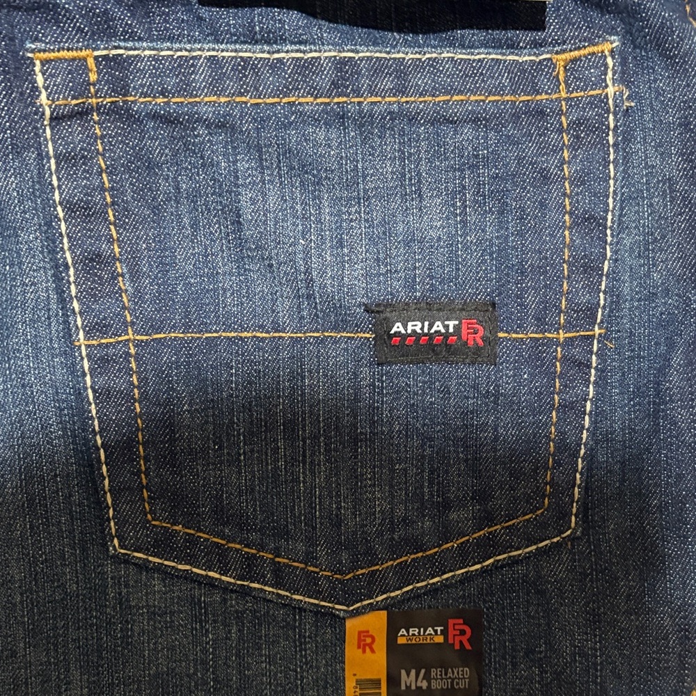Ariat Men’s Relaxed Bootcut Jeans in Dark Indigo with Contrast Stitching - Picture 4 of 9